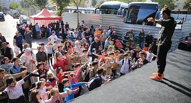 Çocuklar, Cumhuriyet Otobüsü ile doyasıya eğlendi