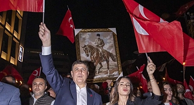 Cumhuriyet ışığı İzmir'den parladı