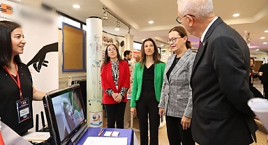 DEÜ'de Hemşirelik Temel Bakımı Kongresi: Bakım Hizmetleri ve Teknolojik Yenilikler Masaya Yatırıldı