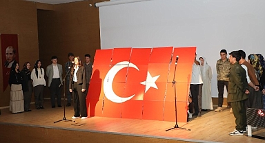 Dilovası, Cumhuriyetin ilanının 101. yıl dönümünü, ilçe protokolü ve vatandaşların katılımıyla coşkuyla kutlandı.