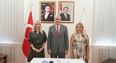 Egeli akademisyenden Melisa bitkisini ilaç sektörüne kazandıracak proje