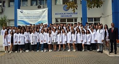 Egeli genç eczacıların beyaz önlük heyecanı