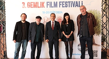 Festivalin açılış konuşmasını Gemlik Belediye Başkanı Şükrü Deviren yaptı.