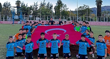 Futbol okulumuzdan Cumhuriyet kutlaması 