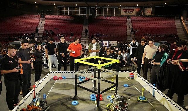 Geleceği Kodlayan Gençler Küçükçekmece'de 'VEX Robotics Turnuvası'nda Buluştu