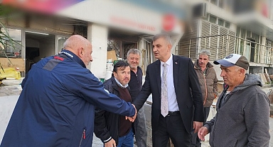 Gölcük Belediye Başkanı Ali Yıldırım Sezer, vatandaşlar ve esnafla bir araya gelerek ilçede devam eden çalışmalar hakkında bilgiler verdi.