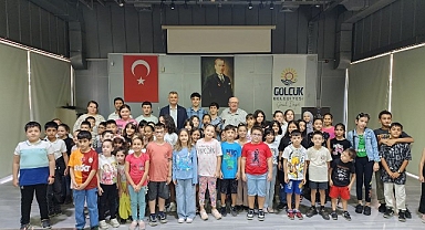 Gölcük Belediye Konservatuarı Çocuk Korosu, Şef Turan Yüksel eşliğinde yeni dönem eğitimlerine Sanat Galeri’nde başladı.