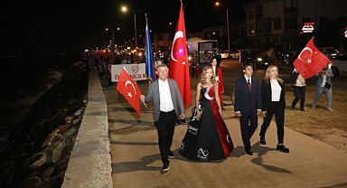 Güzelbahçe’de 101. Yıl coşkusu; ‘Sen Cumhuriyet’ tiyatro Oyunu Sergilendi