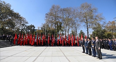 İnegöl’de Cumhuriyet Bayramı Coşkusu Çelenk Töreniyle Başladı