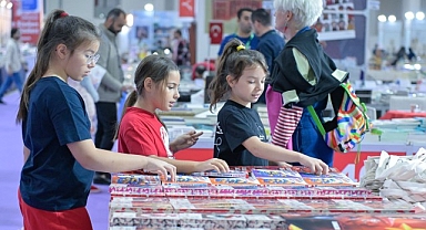 İZKİTAP okurları yazarlarla buluşturmaya devam ediyor