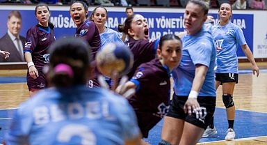 İzmir tribünlerinden güçlü toplumsal cinsiyet eşitliği mesajı “Sözlerimizle Eşitliği İnşa Ediyoruz” diyerek tek yürek oldular