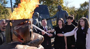Kadıköy'de, 29 Ekim Kutlamaları Meşale Yakma Töreni ile Başladı.