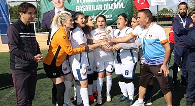 Kadınlar futbol oynarsa dünya yerinden oynar