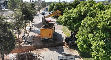 Kardeş Kentler Caddesi'nde kazalara neden olan kurp düzeltiliyor