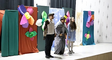 Kartepe'de Tiyatro Dolu Hafta Sonu