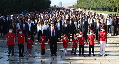 LÖSEV'den Büyük Anıtkabir Buluşması Türkiye'nin Dört Bir Yanından 40 Bin Kişi Ata'sının Huzurunda