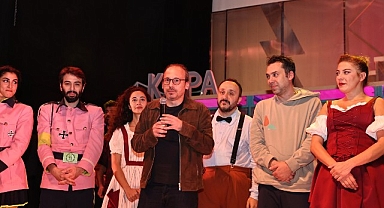 Nilüfer Kent Tiyatrosu “Şvayk” ile sezonu açtı 