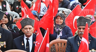 Ödemiş, Dikili ve Torbalı'da Cumhuriyet Bayramı coşkuyla kutlandı