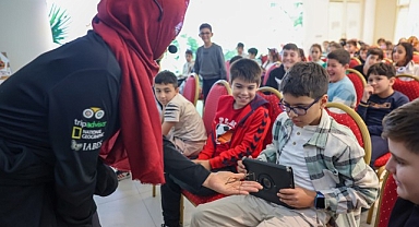 Öğrenciler, Avustralya Çöllerinin Sakallı Ejderiyle Konya Tropikal Kelebek Bahçesi'nde Tanışıyor