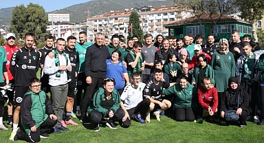 Özel çocuklardan Kocaelispor'a özel ziyaret