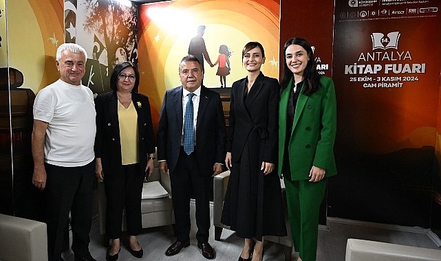 14. Antalya Kitap Fuarı'na öğrencilerden yoğun ilgi