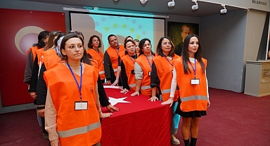38 saatlik temel ilk yardım kursunu başarıyla tamamladılar.