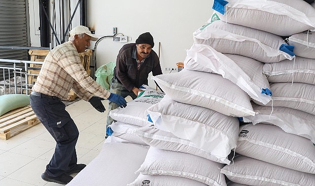 Antalya Büyükşehir'den Korkutelili üreticilere 60 ton buğday desteği