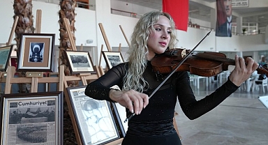 Atatürk Sergisi Ziyaretçilerini Ağırlıyor