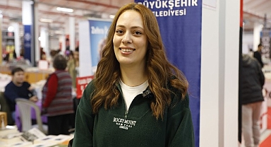 Aydın Büyükşehir Belediyesi'nin ev sahipliğinde Fuar Aydın'da düzenlenen Aydın Kitap Fuarı devam ediyor.