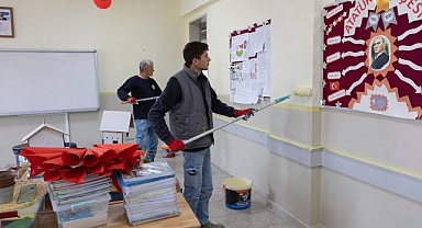 Balçova Belediyesi’nden okullara boyama desteği