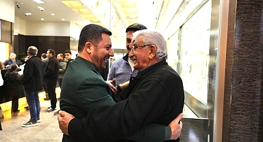 Başkan Arı’dan Belediye Caddesi ve Tahmis Caddesi’nde esnaf ziyareti.