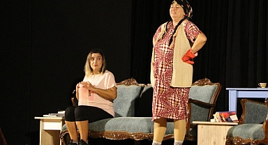 Başkan Çerçioğlu, Şehir Tiyatrolarını Sökeli izleyicilerle buluşturdu.