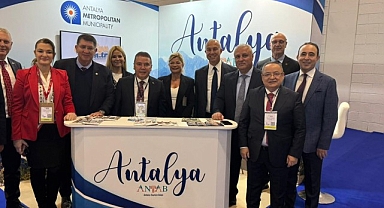 Başkan Muhittin Böcek Dünya Seyahat Fuarı'nda Antalya'yı tanıtıyor