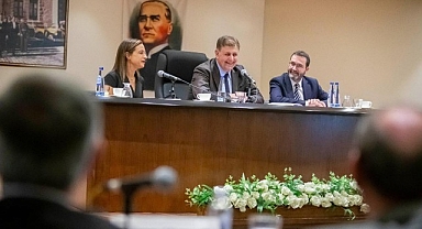 Başkan Tugay Selçuk’ta hem esnafla hem muhtarlarla buluştu “2025 ne hedeflediysek yapıp bitirdiğimiz bir yıl olacak” 