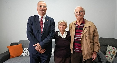 Başkan Ünal Işık, öğretmeni Ayşe Küçük’ü ziyaret etti
