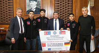 Bayındırlı Öğrenciler Belediye Başkanı Davut Sakarsu'yu Ziyaret Etti