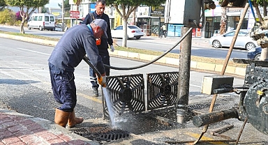 Büyükşehir Belediyesi yağmur sezonu öncesi mazgal temizliği çalışmalarını sürdürüyor