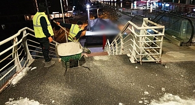 Büyükşehir’den üst geçitlere buzlanma müdahalesi