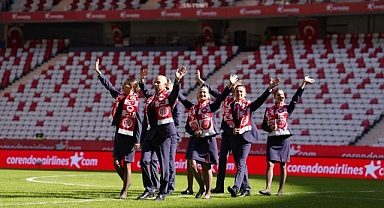 Corendon Airlines, Onvo Antalyaspor-Sipay Bodrum FK maçında taraftarlara sürpriz boarding deneyimi yaşattı