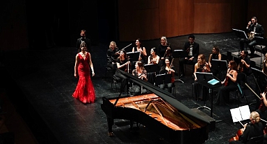 Cumhuriyet Coşkusu AKM’de Yankılandı: İlyun Bürkev’den Unutulmaz Bir Performans