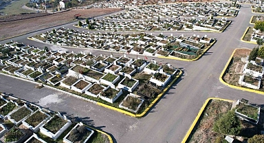 Derince Mezarlığı'na hizmet binası ve asfalt