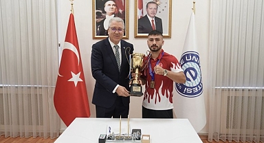 Egeli milli sporcu Ali Ataberk Gürbüzcan, Avrupa Şampiyonu oldu