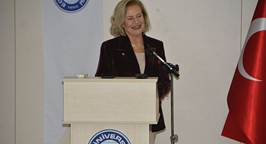  EÜ Hemşirelik Fakültesinde Prof. Dr. Zümrüt Başbakkal emekliliğe uğurlandı