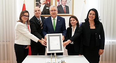 EÜ Tekstil ve Konfeksiyon Araştırma ve Uygulama Merkezi Akreditasyonunu Yeniledi