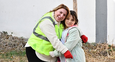 Gönüllüler Gündoğu Mahallesi'ni temizledi