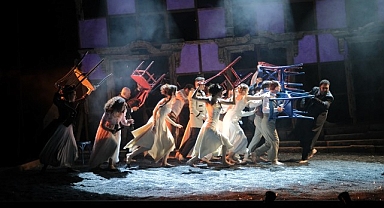 İKSV'de Şehir Tiyatrolarına tam not