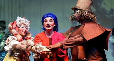 İstanbul Büyükşehir Belediyesi Şehir Tiyatroları, tiyatro sezonunun yeni haftasında 14 oyunla seyirci karşısına çıkıyor.