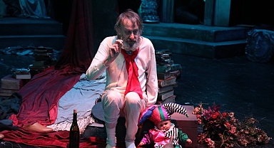 İstanbul Büyükşehir Belediyesi Şehir Tiyatroları, tiyatro sezonunun yeni haftasında 15 oyunla seyirci karşısına çıkıyor.