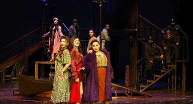 İstanbul Büyükşehir Belediyesi Şehir Tiyatroları, tiyatro sezonunun yeni haftasında 15 oyunla seyirci karşısına çıkıyor.