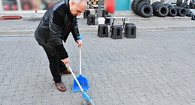 'İzmarit savaşçısı' esnaf duyarlılığıyla örnek oluyor